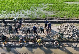 Pembangunan jalan tani desa Tanratuo
