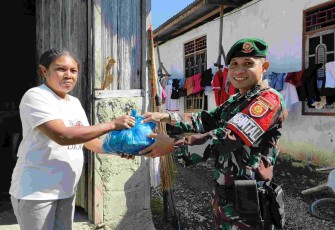 Tebar kepedulian Yonarmed 12 Kostrad di perbatasan