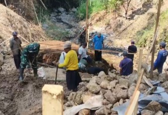 Pembamgunan jembatan perintis garuda