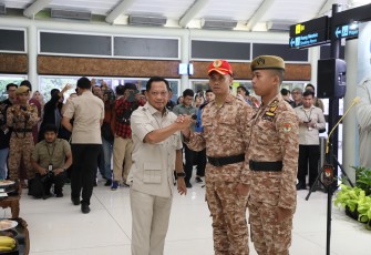 Menteri Dalam Negeri (Mendagri) Muhammad Tito Karnavian melepas keberangkatan ratusan praja Institut Pemerintahan Dalam Negeri (IPDN)