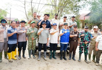 Mendagri saat memimpin apel pembukaan Tim Satuan Tugas (Satgas) Kementerian Dalam Negeri (Kemendagri) di Kompleks Perkantoran Kabupaten Aceh Tamiang, Senin (5/1/2026)