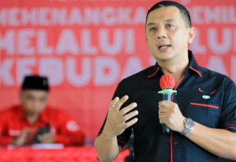 Sekretaris DPD PDIP Jatim Deni Wicaksono
