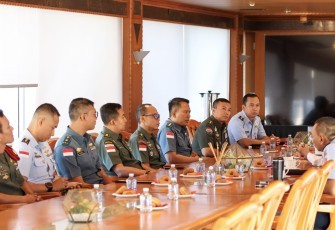 Perwira Siswa DSSC dan ACSC Australia Laksanakan Courtessy Call Kepada Duta Besar RI untuk Australia