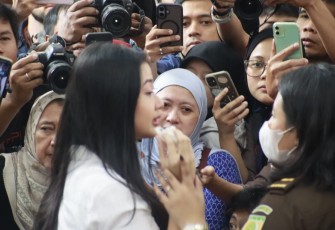 Laras Faizati saat memberikan keterangan usai vonis di PN Jaksel, Kamis (15/1)