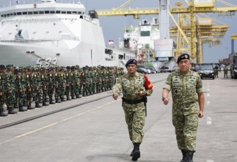 Upacara pemberangkatan taruna peserta Latsitardanus 2026 di Dermaga Samudra 2 Pelabuhan Tanjung Mas, Semarang, Sabtu (17/1)