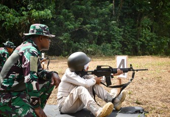 Latihan menembak ASN Kodaeral IX 