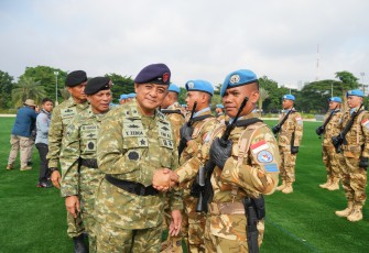 Inspektur Kolinlamil Hadiri Penyambutan Satgas MTF TNI Kontingen Garuda XXVIII-P/UNIFIL 2004/2005