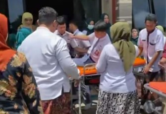 Evakuasi siswa SMAN 2 Kudus