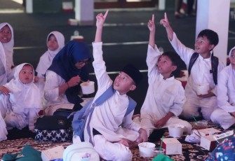 Keceriaan anak yatim piatu 