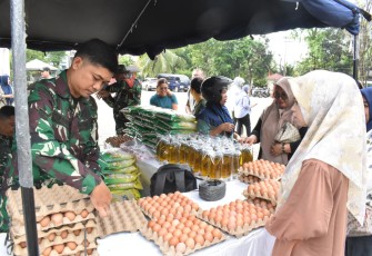 Stand Bazaar Ramadan TNI di Korem 023/KS, Jum'at (13/3)