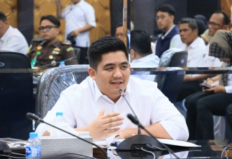Bupati Bintan Roby Kurniawan saat memimpin Rapat Koordiansi bersama FKPD, jajaran OPD, BMKG, PDAM hingga Camat se-Bintan, Rabu (25/03) di Ruang Rapat II Bandar Seri Bentan