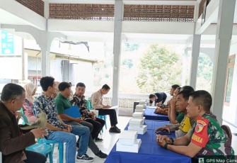 Penyerahan sertifikat elektronik warga desa binaan 