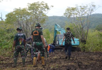 Sasaran fisik membelah bukit untuk jalan