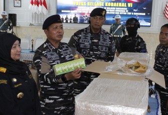 Sinergitas TNI AL dan Bea Cukai Gagalkan Penyelundupan 3,9 Juta Batang Rokok Ilegal di Makasar 