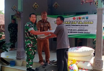 Pemberian bibit ikan lele