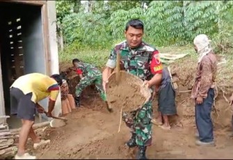 Kerja bakti bersihkan lingkungan