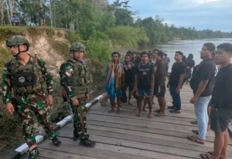 Koops TNI Habema Evakuasi 44 Pendulang Emas dari Gangguan OPM di Pegunungan Bintang