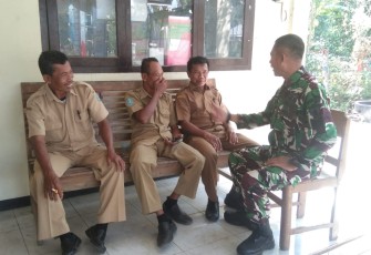 Komsos bersama aparat desa