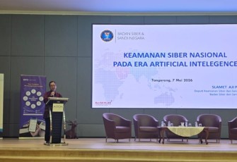 Drs. Slamet Aji Pamungkas, M.Eng., Deputi Bidang Keamanan Siber dan Sandi Perekonomian BSSN RI sebagai narasumber pada kegiatan "AI Driven Secure & Efficient" di Hotel Aston Cimone, Tangerang, 7 Mei 2026.