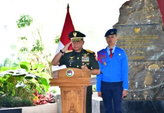 Panglima TNI Jendral TNI Agus Subiyanto memimpin Upacara Prasetia Alumni SMA Taruna Nusantara Angkatan ke-34 di Magelang, Jawa Tengah, Sabtu (30/05/2026)