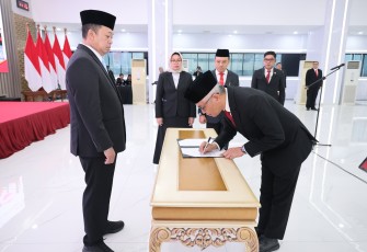Menteri Agraria dan Tata Ruang/Kepala Badan Pertanahan Nasional (ATR/BPN), Nusron Wahid, melantik dan mengambil sumpah/janji jabatan 130 pejabat, di Aula Prona Kementerian ATR/BPN, Jakarta, Kamis (04/06/2026)