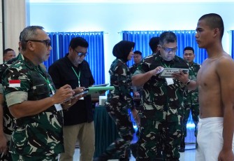 Pangdam XIII/Merdeka, Mayjen TNI Mirza Agus, S.I.P., memimpin Sidang Sub Panitia Pusat (Subpanpus) Calon Bintara Prajurit Karier (Caba PK) Gelombang II Tahun Anggaran 2026 yang digelar di Makodam XIII/Merdeka, Selasa (9/6)