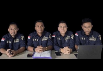 Ketua Tim Penasihat Hukum, Dongan Nauli Siagian, SH, didampingi Haris Dermawan, SH., MH., Bayu Subronto, SH., Satria Adiguna, SH., dan Arief Cahyadi Harahap, SH