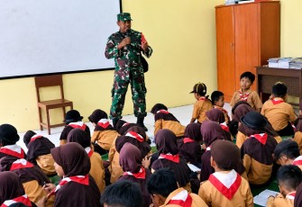 Tanamkan Cinta Tanah Air Sejak Dini, Babinsa Banaran Beri Wawasan Kebangsaan kepada Siswa SD