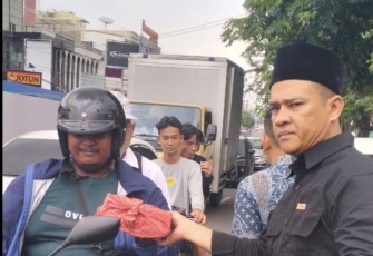 DPC GRIB Jaya Medan Bersama PAC GRIB Jaya Medan Petisah Bagikan 500 Nasi Kotak kepada Masyarakat