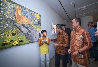 Wakil Menteri Pendidikan Dasar dan Menengah (Wamendikdasmen), Fajar Riza Ul Haq, secara resmi membuka Pameran Lukisan Karya Bentara Budaya bertajuk “Anak Dalam Lintasan Waktu” di Jakarta