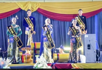 Bupati Jember, Gus Fawait, memberikan penghargaan tinggi kepada para finalis hingga pemenang ajang pemilihan Gus dan Ning Jember 2026
