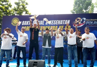 Keluarga besar Akpol '90 Dhira Brata menggelar Bakti Sosial dan Bakti Kesehatan dalam rangka menyambut Hari Bhayangkara ke-80 di Megamendung, Kabupaten Bogor