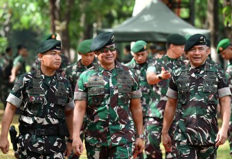 Pangdam XIV/Hasanuddin Mayjen TNI Bangun Nawoko mendampingi Kunjungan Kerja (Kunker) Komandan Pusat Kesenjataan Infanteri (Danpussenif)