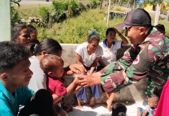 Yonarmed 12 Kostrad Gelar Posyandu dan Bagikan Bubur Kacang Hijau