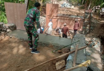 Terus Kebut Pembuatan Jembatan Garuda Tahap V Di Pacitan, Babinsa Punung Kawal Progres Pembangunan