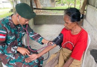 Satgas Yonarmed 12 Kostrad Gelar Pemeriksaan Kesehatan Gratis bagi Warga Alas Selatan
