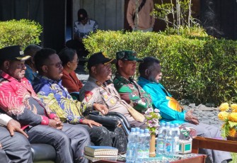 Kodim 1714/Puncak Peduli Pendidikan Hadiri Penamatan Siswa Sekolah Alkitab Mulia Ke-56 Tahun 2026
