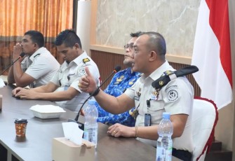 Pelaksana Tugas (Plt) Kepala Lembaga Pemasyarakatan (Lapas) Narkotika Kelas IIA Langkat, Yan Patmos, memimpin rapat dinas perdana sekaligus agenda perkenalan diri pada Rabu (17/6/2026)