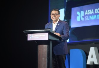 Menteri Ekonomi Kreatif, Teuku Riefky Harsya, saat menjadi pembicara kunci dalam Southeast Asia Lecture Series bertajuk ‘Between Giants: SEA’s Strategic Autonomy in an Era of Great Power Competition’ pada ajang Asia Economic Summit 2026 di Hotel Fairmont, Jakarta, Rabu (17/6/2026).l