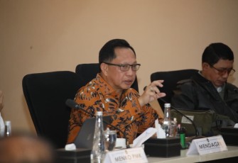Menteri Dalam Negeri (Mendagri) Muhammad Tito Karnavian selaku Ketua Satuan Tugas (Satgas) Percepatan Rehabilitasi dan Rekonstruksi (PRR) Pascabencana Sumatera