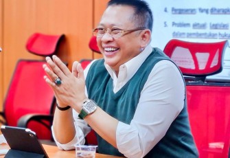 Bambang Soesatyo, Anggota DPR RI/Ketua MPR RI ke-15/Ketua DPR RI ke-20/Ketua komisi III DPR RI ke-7/Dosen Pascasarjana (S3) Ilmu Hukum Universitas Borobudur, Universitas Jayabaya dan Universitas Pertahanan (Unhan)