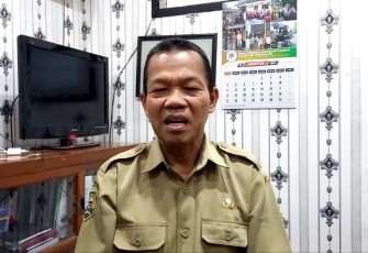 Sekretaris DPRD Trenggalek, Mohtarom, saat dikonfirmasi