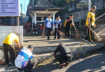 Polres Lumajang Polda Jatim menggelar aksi sosial kemasyarakatan berupa kegiatan bakti religi secara serentak di sejumlah tempat ibadah