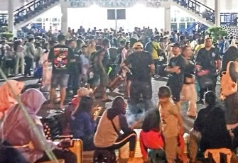 Suasana di pelabuhan samudera Bitung