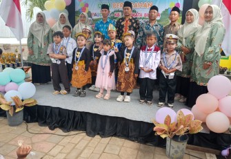 Pelepasan dan Pentas Seni PAUD KB Permata Bunda Berlangsung Meriah