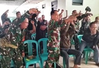 Nobar Piala Dunia Bangun Keakraban TNI dan Masyarakat