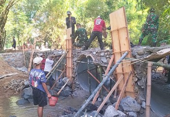 TNI dan Masyarakat Kejar Target Pembangunan Jembatan Garuda Tahap V di Ponorogo