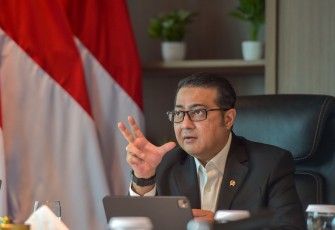 Menteri Ekonomi Kreatif, Teuku Riefky Harsya, mencermati perbincangan publik mengenai Nomor Induk Berusaha (NIB) bagi konten kreator