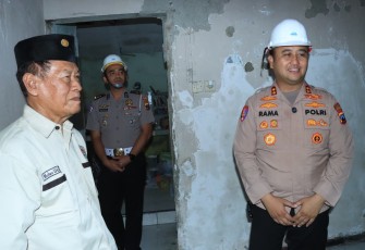 Polres Gresik Bedah Rumah Purnawirawan Polri di Driyorejo, Kado Hari Bhayangkara ke - 80