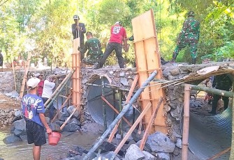 Jembatan Garuda Satukan TNI dan Warga Gotong Royong Menggema di Bumi Reog